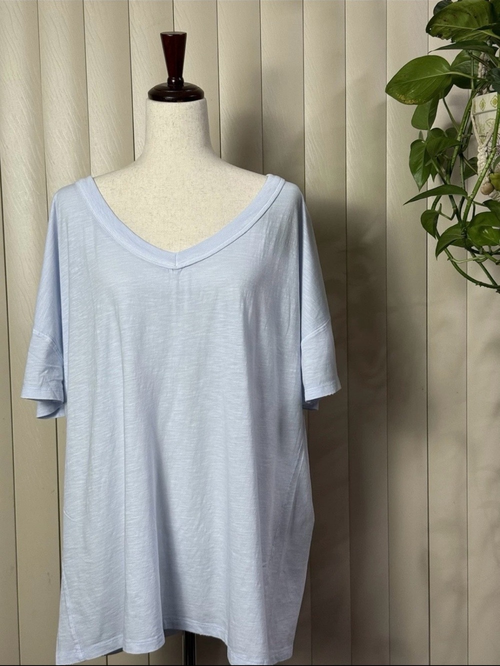 Aerie Women’s Oversized V-Neck Boyfriend T-Shirt Size L